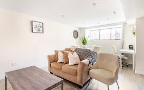 Cozy 2 Brm Apartment Mins Away From United Center